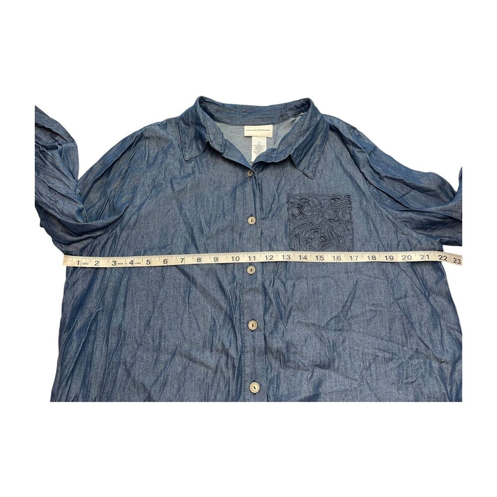 Alfred Dunner Shirt Womens 16 Blue Denim Cotton Pocket Floral Lace Hem Button-Up - Picture 4 of 6